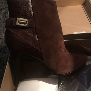Martina wedge Size 9 color is Chestnut